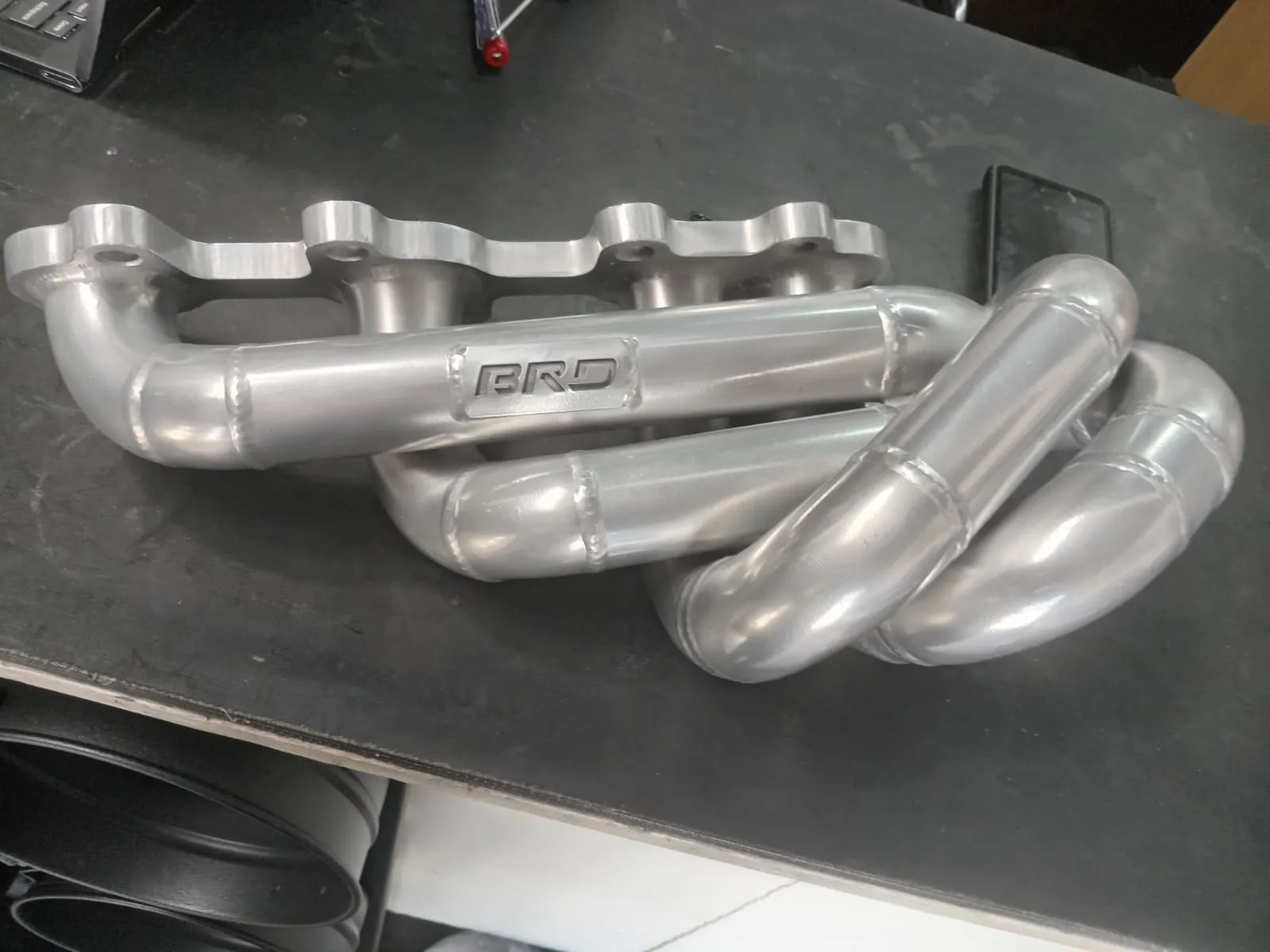 A ceramic-coated van exhaust manifold
