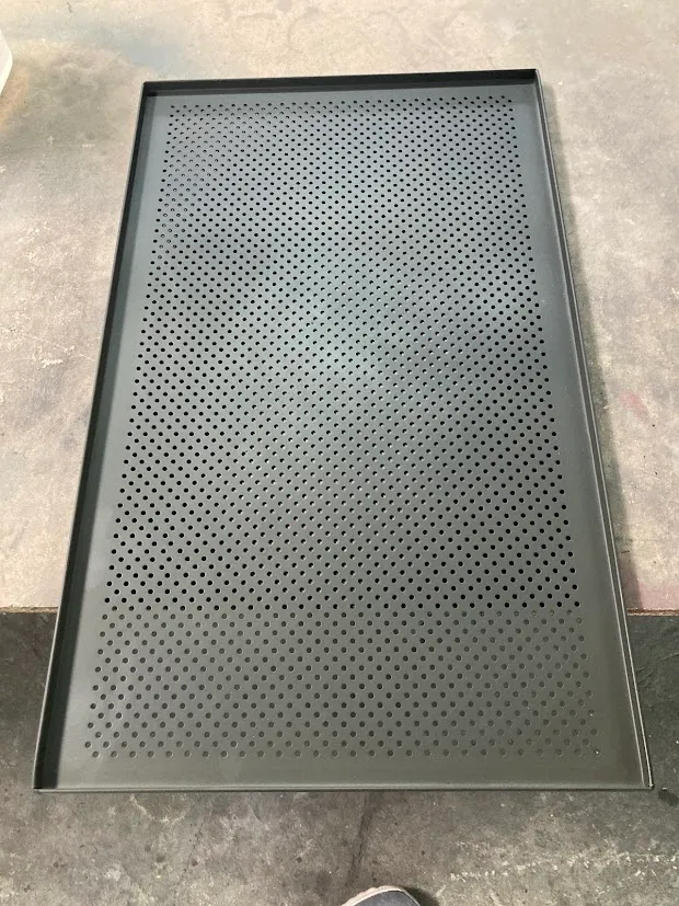 A ceramic-coated bakery proofing tray